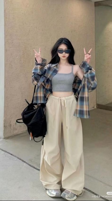 Asian Look Fashion, Korean Girl Outfits Street Style, Korean Girl Fashion Street Styles, Night Walk Outfit, Casual Korean Outfits Street Style, Ulzzang Outfit Korean Style, Kpop Street Style, Korean Streetstyle, Outfit Ideas 2023