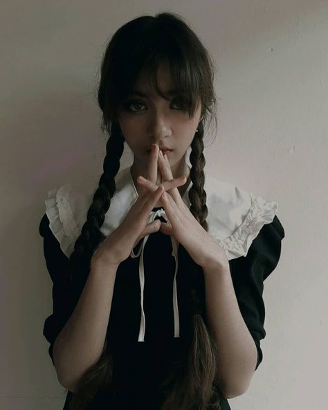 Hello this is my Wednesday Addams cosplay I wanted to share with you #wednesdayaddams #wednesday Wednesday Hairstyles, Wednesday Cosplay, Wednesday Addams Cosplay, Wednesday Outfit, Spooky October, Wednesday Adams, Prom Photoshoot, Cosplay Inspo, Bollywood Outfits