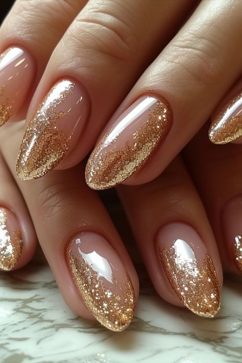 Nail Art In Golden Color, Nails Beige And Gold, Golden Summer Nails, Golden Nails Designs Classy, Gold Nails Acrylic Almond, Nail Gold Design, Gold Dress Nails, Minimalist Nails Gold, Gold Natural Nails