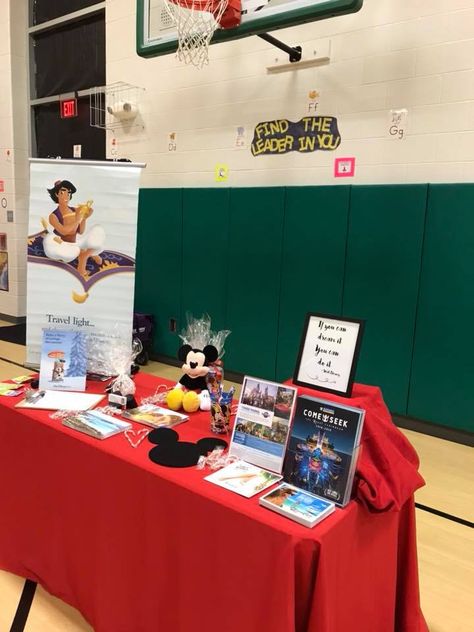 Disney Travel Agent Vendor Booth, Travel Agent Booth Ideas, Agent Booth, Booths Ideas, Vendor Table Display, Disney Table, Disney Travel Agent, Travel Agent Career, Vendor Booth Ideas