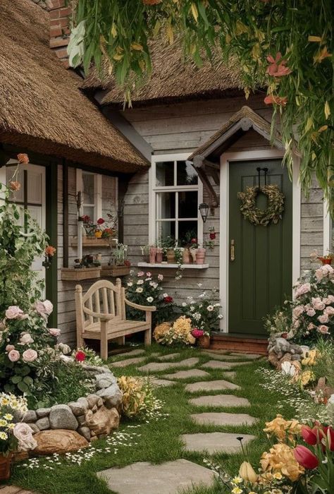 Small Front Yard, Cottage Aesthetic, Dream Life House, Dream Cottage, Dream House Interior, Dream House Exterior, Pretty House, Cottage Homes, Front Garden