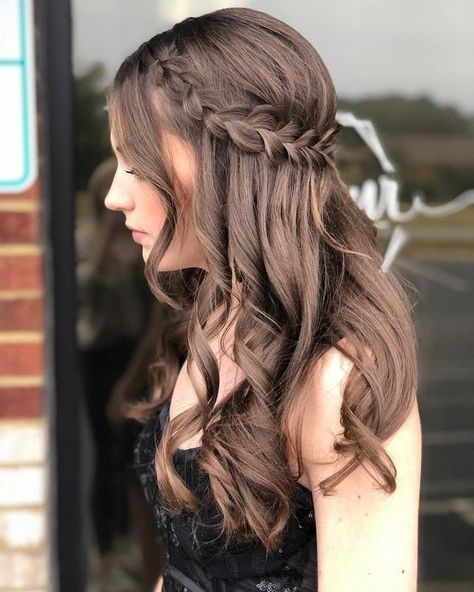 Off Shoulder Hairstyles, Crimping Hairstyles, Straight Prom Hair, Traditional Hairstyle, Simple Prom Hair, Trendy Wedding Hairstyles, Hairstyle Look, Trendy Makeup, Hair Stylist Life