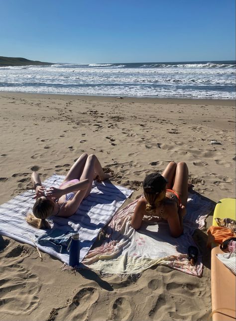 Beach Tanning Aesthetic, Sun Tanning Aesthetic, Tanning Pics, Tanning Pictures, Tanning At The Beach, Sydney Holiday, Tanning Aesthetic, Tanning On The Beach, Sullivan Family