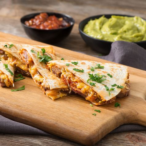 The best time for a Steak & Chipotle Quesadilla? Anytime😎 Quesadilla Steak, Chipotle Quesadilla, Fajita Steak, Fajita Quesadilla, Steak Lunch, Cheesy Quesadilla, Steak Quesadilla, Smoked Chicken Wings, Leftover Steak