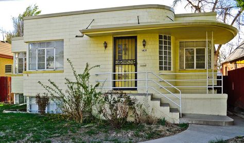 Denver's Single-Family Homes by Decade: 1940s – DenverUrbanism Blog 1940 Cottage, 1940 House, Home Architecture Styles, Art Deco Houses, Art Deco Homes, San Myshuno, Bauhaus Architecture, Sims Builds, Streamline Moderne