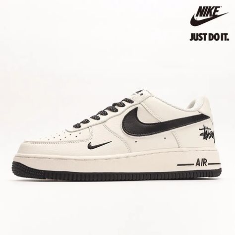 Nike Air Force 1 Black And White, Men’s Nike Shoes, Black And White Shoes Aesthetic, Best White Shoes, White And Black Shoes, Photographie Indie, Zapatillas Nike Air, Nike Fashion Shoes, Streetwear Shoes