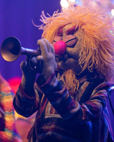 Electric Mayhem on Twitter: "Though Lips is a man of few (coherent) words, he has connections with anybody and everybody! How do you know Lips? https://t.co/3IyJMpCjdN" / Twitter Electric Mayhem, Rainbow Connection, The Muppet Show, Jim Henson, New Media, Sesame Street, A Man, Music Videos, Lips