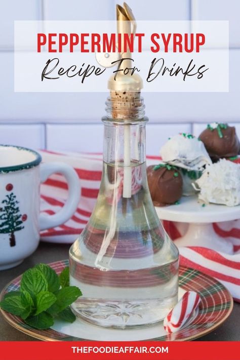 Glass jar with peppermint syrup. Peppermint Simple Syrup Recipe, Peppermint Coffee Recipe, Peppermint Coffee Syrup, Peppermint Syrup Recipe, Mint Syrup Recipe, Homemade Coffee Syrup, Best Christmas Cocktails, Peppermint Coffee, Peppermint Recipes