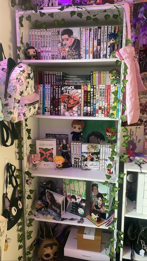 Room Ideas Aesthetic Plushies, Comic Book Room Aesthetic, Anime Nerd Aesthetic, K Pop Room Decor Ideas, K Pop Bookshelf, Anime Maximalist Room, K Pop Collection, K Pop Shelf Ideas, K Pop Room Ideas Aesthetic