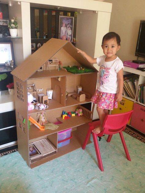 Cardboard Crafts Kids, Cardboard Dollhouse, Barbie House Furniture, Crafts For Kids Paper, Diy Barbie House, Cardboard Crafts Diy, Cardboard Box Crafts, Cardboard Toys, Diy Barbie Furniture