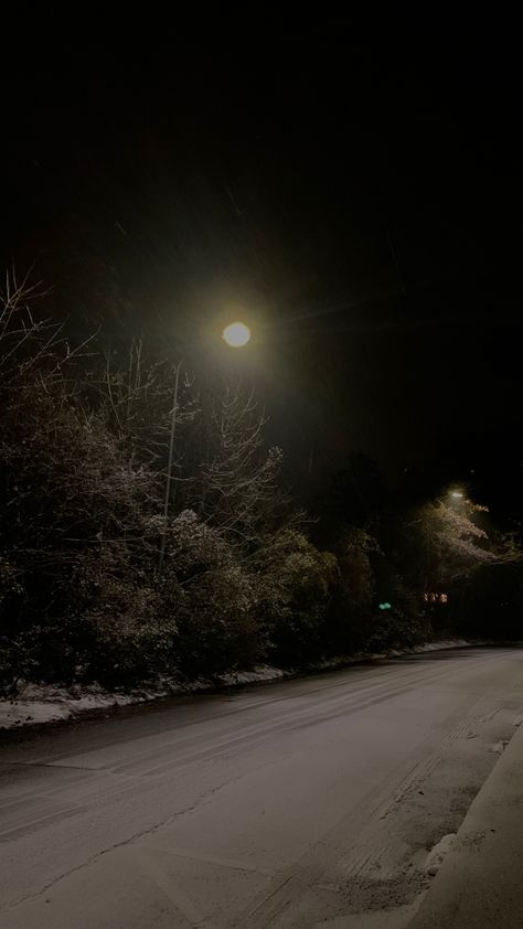 Snow Street Night, Winter Evening Aesthetic, Streetlight Painting, Winter Ig Story, Snow At Night, Astronomy Prints, Vintage Astronomy Prints, Vintage Astronomy, Snow Gif