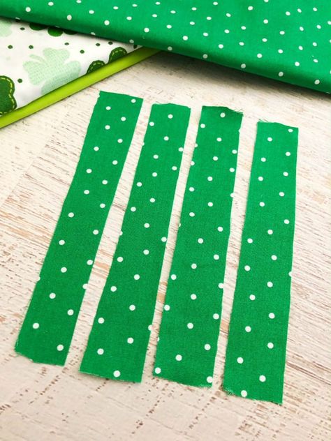 How to Make a Shamrock Wreath - DIY St. Patrick's Day Decor Idea Diy St Patrick's Day Crafts, Diy St Patricks Day Decor, Make A Letter, Shamrock Wreath, St Patricks Decorations, St. Patrick's Day Diy, Wine Cork Projects, St Patricks Crafts, St Patrick's Day Decor