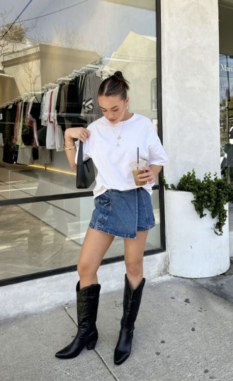 Cowboy Looks For Women Outfits, Fall Outfits Texas, Festival Outfit Cowboy Boots, Cdmx Outfit Ideas, Austin Tx Outfits, Festival Outfit 2024, Texas Summer Outfits, Cowboy Boots Outfit Fall, Few Moda