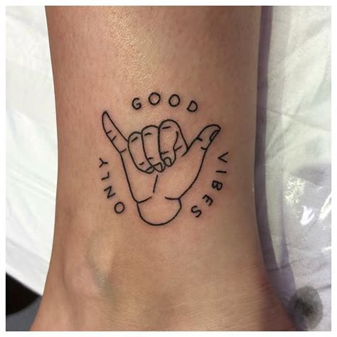 Shaka Tattoo, Good Vibes Tattoo, Piercings Earrings, Tato Suku, Tatuagem Masculina Pequena, Simple Tattoos For Guys, Small Forearm Tattoos, Neck Tattoo For Guys, Inspiration Tattoos