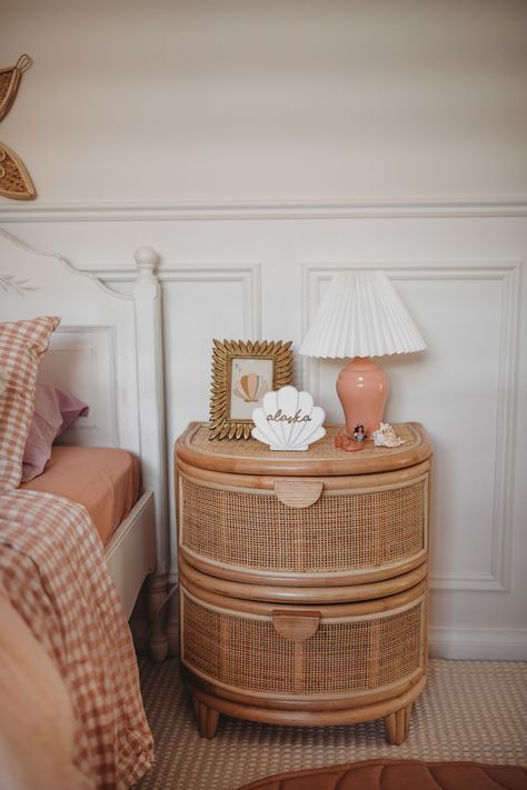 Cool Dresser Ideas Bedroom, Rattan Inspired Bedroom, Rattan Room Ideas, Europe Aesthetic Bedroom, Bedroom Inspirations Rattan, Rattan Room Decor, Rattan Nightstand Bedroom Ideas, Wicker House Decor, Wicker Room Decor