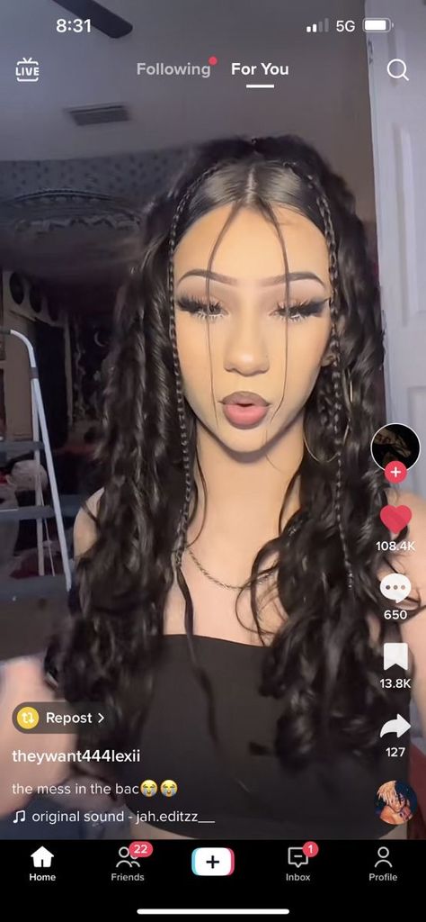 Cute Simple Hairstyles Latina, 2000s Latina Hairstyles, Islander Outfit Ideas, Baddie Hair Medium Length, Baddie Hairstyles Wavy Hair, Hair For The Fair, Baddie Hairstyles Down, Hair Styles For Mexicans, Ig Baddie Hairstyles Straight Hair