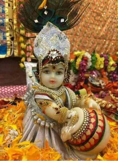 God images: Chote bal gopala image Kanhaji Images, Krishna Murti, Radhe Krishna Wallpapers, Krishna Hindu, Shree Krishna Wallpapers, Krishna Statue, Lord Krishna Hd Wallpaper, Baby Krishna, Radha Krishna Wallpaper