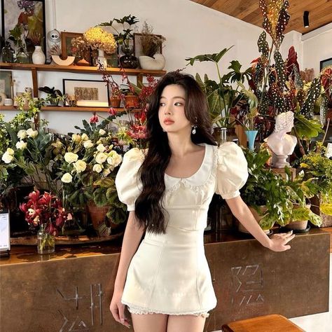 PELLUCID on Instagram: "Classy chic in our newest Cleo Doll Puff Dress 🤍 • • • • • #dress #classyfashion #classicfashion #classystyle #howtobeparisian #parisianstyle #chicstyle #effortlesschic #effortlesslychic #coquette #coquettefashion" Ab Poses, Douyin Outfits, 90s Film, Winter Activewear, Puff Dress, Doll Collar, Dress Handmade, Main Character, Costume Outfits