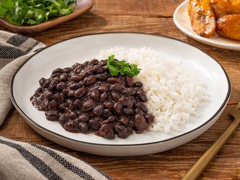 Rice with Black Beans Recipe For Black Beans, Goya Beans, Goya Recipes, Family Side Dishes, Goya Recipe, Four Bean Salad, Inflammatory Meals, Spanish Foods, Beans Recipes