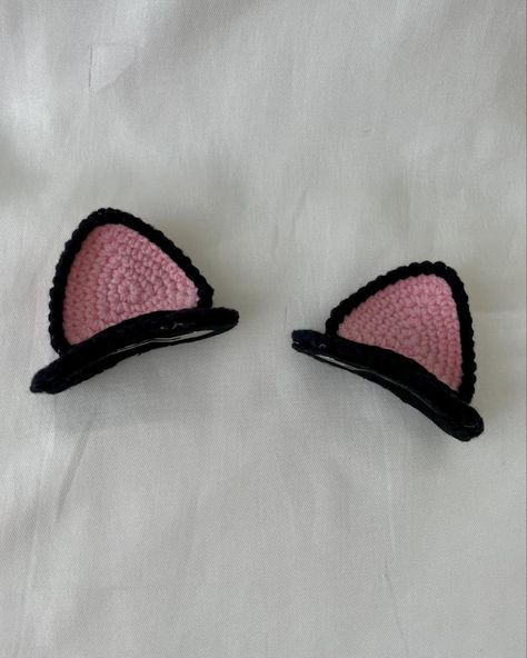 Crochet Cat Ear Hairclip 🐈🎀 You can order from the link in bio / Bio’daki linkten sipariş verebilirsiniz.✨ #crochethairclip #örgütoka #handmadehairaccessories #handmadewithlove #hairclip Cat Ears Crochet Hat, Kuromi Crochet Hat, Crochet Cat Ears, Crochet Hair Clips, Handmade Hair Accessories, Cat Ear, Crochet Cat, Crochet Hat, Cat Ears