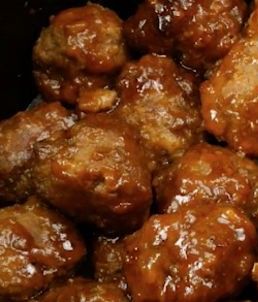 Honey Buffalo Meatballs, Honey Meatballs, Cod Christmas, Cocktail Meatball Recipes, Buffalo Meatballs, Cocktail Meatballs, Crockpot Recipes Beef, Meatballs Recipe, Cranberry Sauce