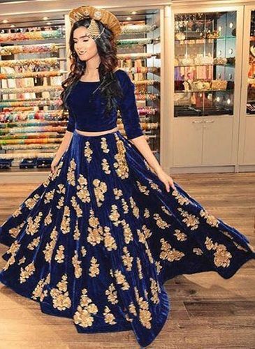 भारतीय दुल्हन संबंधी, Orang India, Pakistani Lehenga, डिजाइनर कपड़े, Velvet Lehenga, Gaun Fashion, Indian Party Wear, Choli Designs, Salwar Kamiz