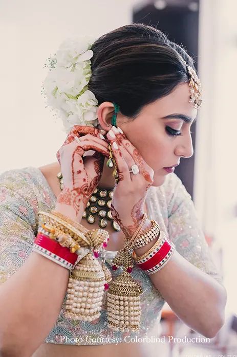 Bridal Poses Indian, Bridal Shoot Ideas, Indian Bride Poses, Bride Photos Poses, Indian Wedding Bride, Wedding Portrait Poses, Indian Bride Outfits, Bride Photography Poses, Bride Photoshoot