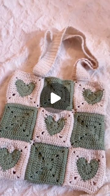 Heart Tote Bag Crochet, Heart Crochet Bag, Crochet Heart Bag, Heart Tote Bag, Blanket Ideas, Crochet And Knitting, Crochet Tote Bag, Heart Bag, Crochet Heart