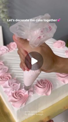 Cake Border Designs, New Trending Cake Design 2024, 85th Birthday Cakes For Women, Cute Sheet Cake Designs, How To Cake Decorate, Cake Designs Sheet Cake, Slab Cake Decorating, Cake Squares Decoration, Decorate Sheet Cake