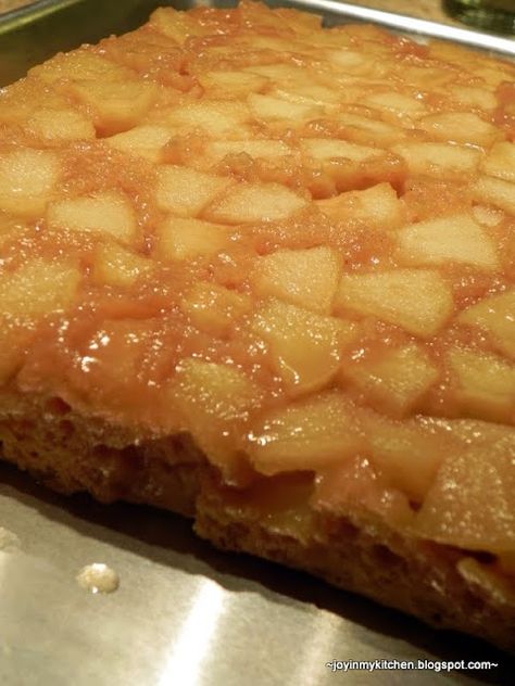 Carmel Apple Cakes, Caramel Apple Upside Down Cake, Apple Upside Down Cake, Upside Down Apple Cake, Apple Dump Cake Recipe, Cake Apple, Dump Cakes, Apple Recipes Easy, Thanksgiving Week