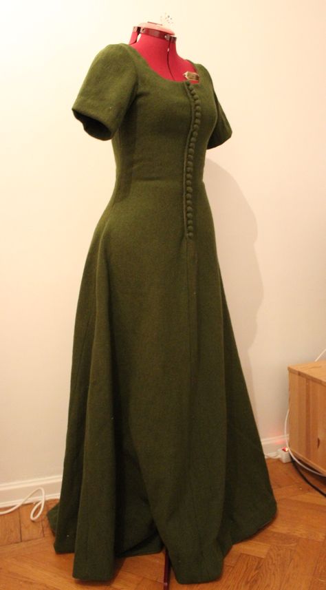 14th Century Clothing, Green Costume, Costume Green, Green Halloween, Medieval Garb, Medieval Clothes, Medieval Costume, Century Clothing, Medieval Dress