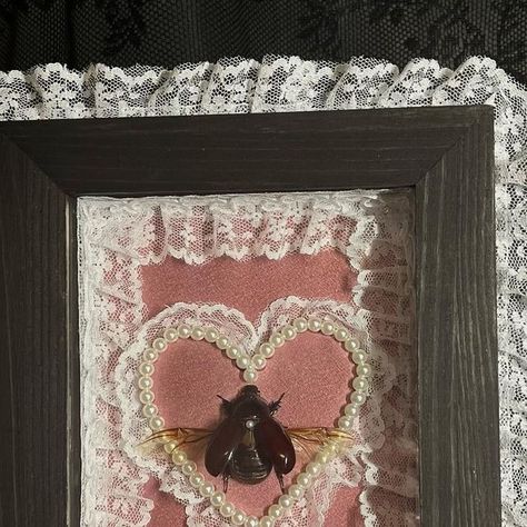 *゜ﾟ･ Bitter Beetlez ･゜ﾟ* on Instagram: "Rhino beetle Shadow Frame 🎀💗 Handmade and one of a kind. Rhino beetle on a heart doily with lace and pearls <3 made with love $165 + shipping or pickup for free in broward/dade . . . Tags: #bugs #oddities #insects #entomology #curiosities #curiosidades #framedbugs #framedart #oddcore #odd #creepycore #shadowbox #vultureculture #insectpinning #insectsofinstagram #cottagecore #pinkaesthetic #bimbocore #barbie #lace #ballerinacore #beetle" Bug Diorama, Bug Preservation, Oddities Aesthetic, Spider Taxidermy, Insect Aesthetic, Bug Pinning, Beetle Decor, Oddity Decor, Entomology Decor