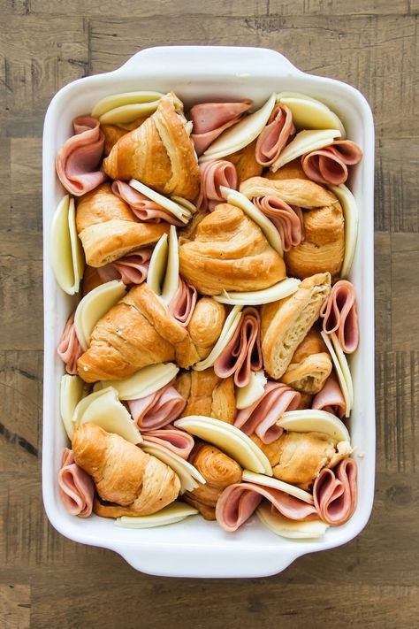 This Ham and Cheese Croissant Breakfast Bake Recipe is SO flavourful and delicious. Easy to make and ready in about 1 hour, 30 minutes. Perfect for holiday brunch and special occasions. Special Breakfast Ideas, Breakfast Bake Recipes, Croissant Breakfast Bake, Brunch Recipes Easy, Christmas Morning Breakfast Ideas, Crossiant Recipes, Morning Treats, Brunch Sides, Ham And Cheese Croissant