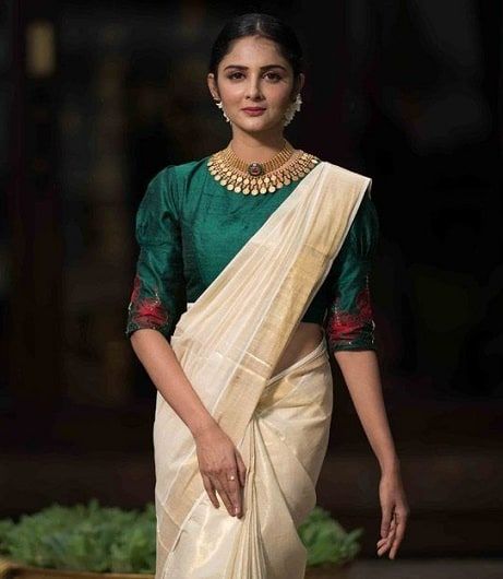 Kerala Saree Blouse Designs - Try These 15 Stylish Models Kerala Saree Blouse Colour Combination, Onam Saree Modern, Kerala Traditional Saree, Kerala Saree Blouse, Onam Outfits, Kerala Saree Blouse Designs, Onam Saree, Kasavu Saree, Saree Draping Styles