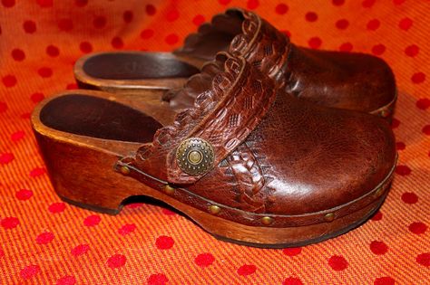 MIA Brown leather and Wood clogs with metal design Wood Clogs, Vintage Clogs, High Heel Sandals Platform, Leather And Wood, Seventies Fashion, Wooden Clogs, Clog Heels, Swag Shoes, Leather Clogs