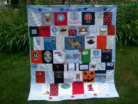 How to Make a Baby Clothes Quilt-amount of clothes needed for various sizes of quilts Quilt Out Of Old Clothes, Baby Memory Quilt, Baby Clothes Blanket, Reuse Old Clothes, Making A Quilt, Rag Quilt Tutorial, Old Baby Clothes, Baby Clothes Quilt, Memory Blanket