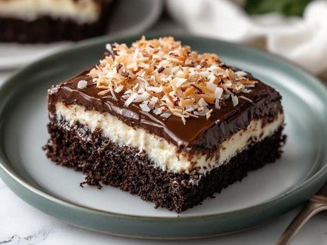 Easy Homemade Mounds Candy Bar Cake Recipe: A Layered Treat of Chocolate & Coconut Bliss - NewsBreak Mounds Bar Cake, Candy Bar Cake Recipes, Homemade Mounds, Mounds Candy, Mounds Bar, Snow Recipe, Candy Bar Cake, Old Fashioned Bread Pudding, Coconut Filling