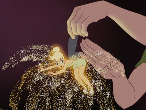 "Just a little bit of pixie dust!" Peter Pan 1953, Peter Pan Disney, Animation Disney, Peter Pan And Tinkerbell, Arte Indie, Images Disney, I Love Cinema, Film Disney, Old Disney