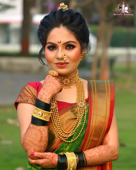 Marathi Green Bangles, Navari Saree Marathi Bride Jewellery, Marathi Saree Look Simple With Nath, Nauvari Saree Peshwai Hairstyle, Bride In Green Saree, Maharashtrian Bride Hairstyle, Green Bangles Maharashtrian, Khopa Hair Styles Maharashtrian, Traditional Jewelry Maharashtrian