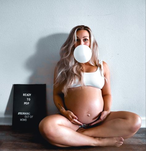 Bump Selfie Ideas, Monthly Pregnant Belly Pictures, 6 Months Pregnant Belly Photos, 5 Month Pregnant Belly Pictures, 38 Weeks Pregnant Photoshoot, 3rd Trimester Belly Pics, 38 Weeks Pregnant Letter Board, Cute Bump Pics, Third Trimester Bump Pictures