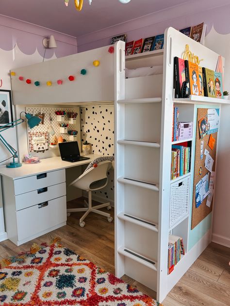 Ikea Loft Bed Smastad, Smastad Ikea Bed, Ikea Smastad Loft Bed Hack, Ikea Smastad Loft Bed, Smastad Loft Bed, Smastad Ikea, Cool Girl Bedrooms, Ikea Loft Bed, Girls Loft Bed