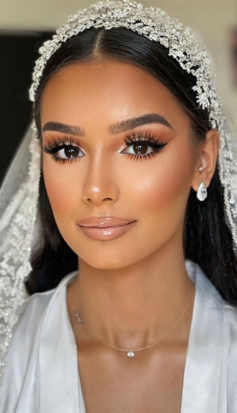 Eyeliner Bride Makeup, Wedding Makeup For Brown Eyes Winged Eyeliner, Make Up Ideas For Bride, Glamorous Makeup Wedding, Neutral Bride Makeup Wedding Day, Bride Makeup Inspiration, Wedding Hairstyles Black Women With Veil, Wedding Makeup Mexican, Neutral Bride Makeup