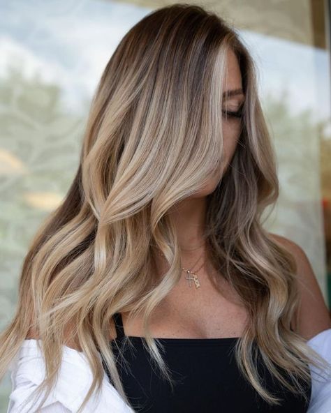 Root Stretch Hair Blonde, Level 7 Hair, Creamy Blonde Balayage, Cool Blonde Balayage, Dark Blonde Balayage, Balayage Hair Ideas, Root Melt, Light Brunette Hair, Baylage Hair