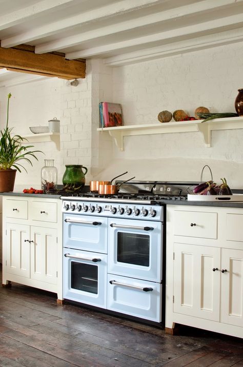 Modern Country Loves: Smeg Victoria Range Cooker Smeg Victoria, Smeg Kitchen, Modern Country Kitchens, Devol Kitchens, Range Cookers, Country Kitchen Designs, Modern Country Style, Smitten Kitchen, Country Kitchens