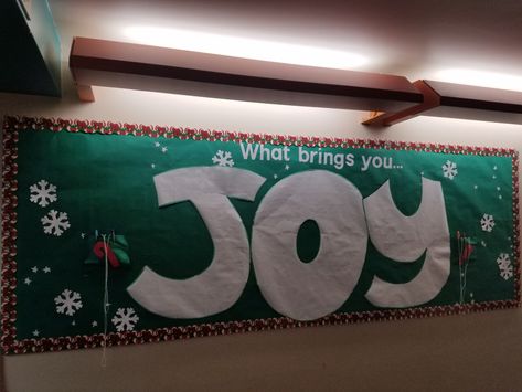 What brings you JOY?  Winter holiday bulletin board What Brings You Joy Bulletin Board, Joy Bulletin Board Ideas, Joy Bulletin Board, Uređenje Učionice, Christmas Library Bulletin Boards, Christmas Bulletin Board Ideas, Hr Director, Cafeteria Bulletin Boards, Secular Christmas