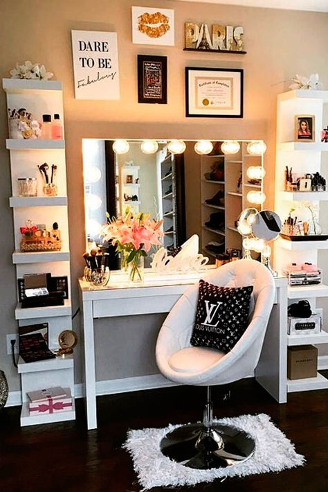 Every lady needs a corner in her home where she can beautify and relax at the same time. We have selected the best-looking and most convenient makeup vanity table designs to give you some inspiration for the next time you redecorate! Vanity Table With Lights, Reka Bentuk Bilik Tidur, Penyimpanan Makeup, Makeup Vanities, Hiasan Bilik Tidur, Makeup Table Vanity, Teen Girl Bedroom, Vanity Room