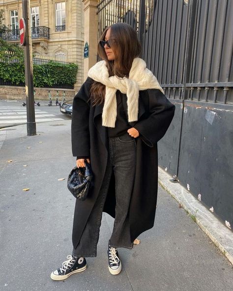 Ugh Slippers With Socks, Winteroutfits Chic, Adrette Outfits, Mode Mantel, Mode Glamour, Mode Grunge, Stil Inspiration, Looks Street Style, Ținută Casual