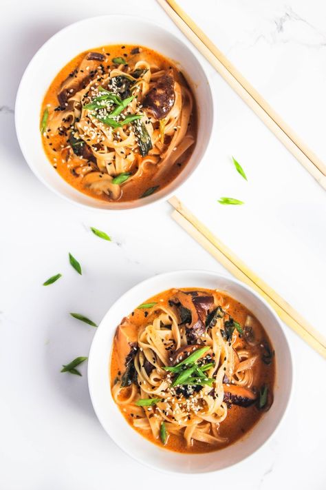 Mushrooms Bokchoy, Curry Rice Noodles, Red Curry Rice, Asian Dinner, Rice Noodle Soups, One Pot Vegetarian, Dinner Quick, Noodle Recipe, Curry Rice