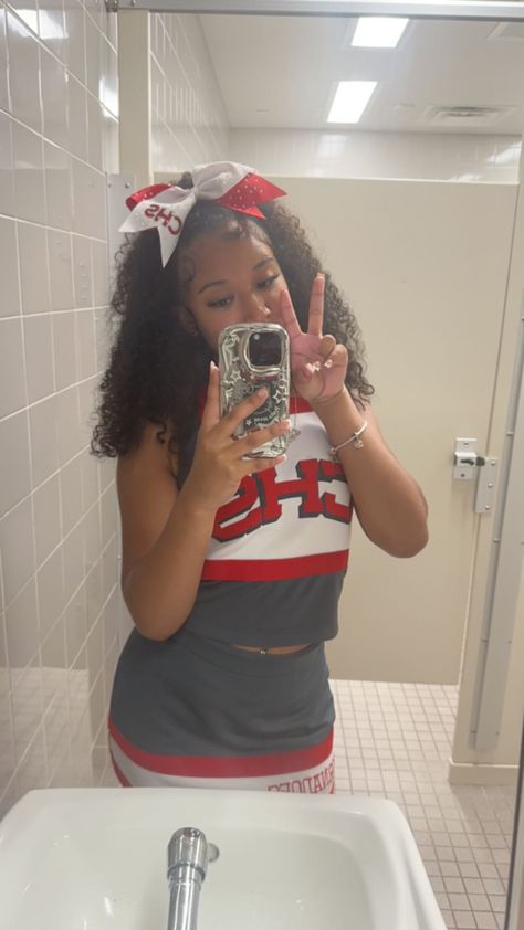 cheerleader aesthetic inspo Curly Hair Cheer Hairstyles, Cheer Game Day Hair, Cheer Hairstyles For Games, Cheerleader Hairstyles, Cheerleader Aesthetic, Basketball Cheerleading, Cheer Hairstyles, Cheer Flexibility, Cheer Black