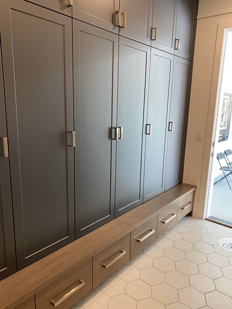 Mudroom Lockers Shoe Storage, Mudroom Wrap Around Bench, Mudroom Closets With Doors, Mudroom With Black Tile Floor, Built In Lockers With Bench, Modern Lockers Mudroom, Mudroom Dresser Ideas, Mud Room With Charging Station, Mudroom Lockers With Drawers